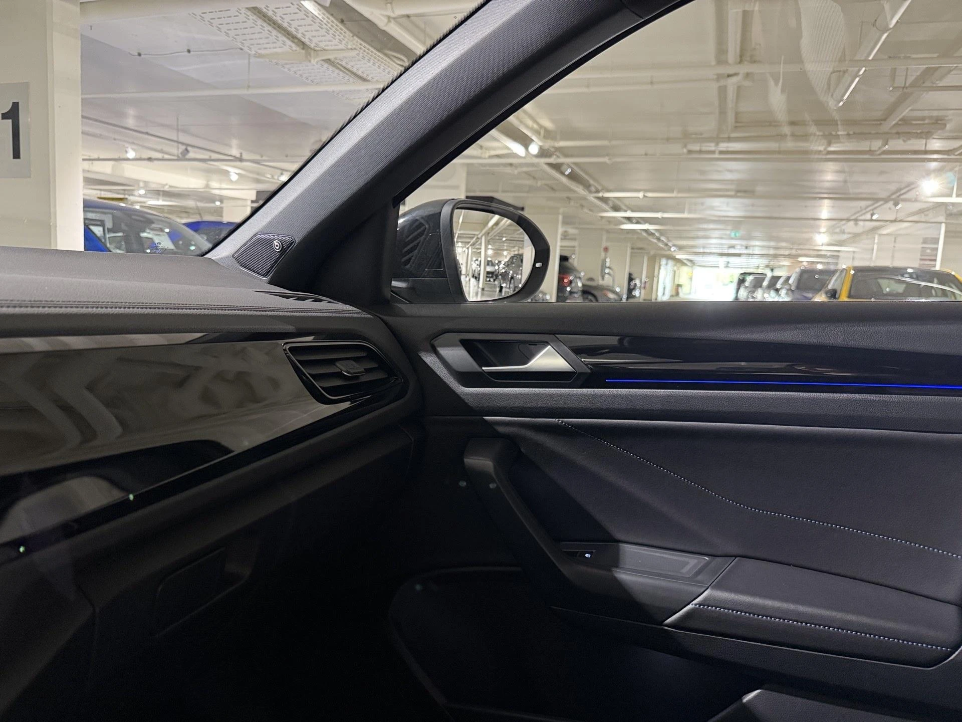 Volkswagen-T-Roc-image-8