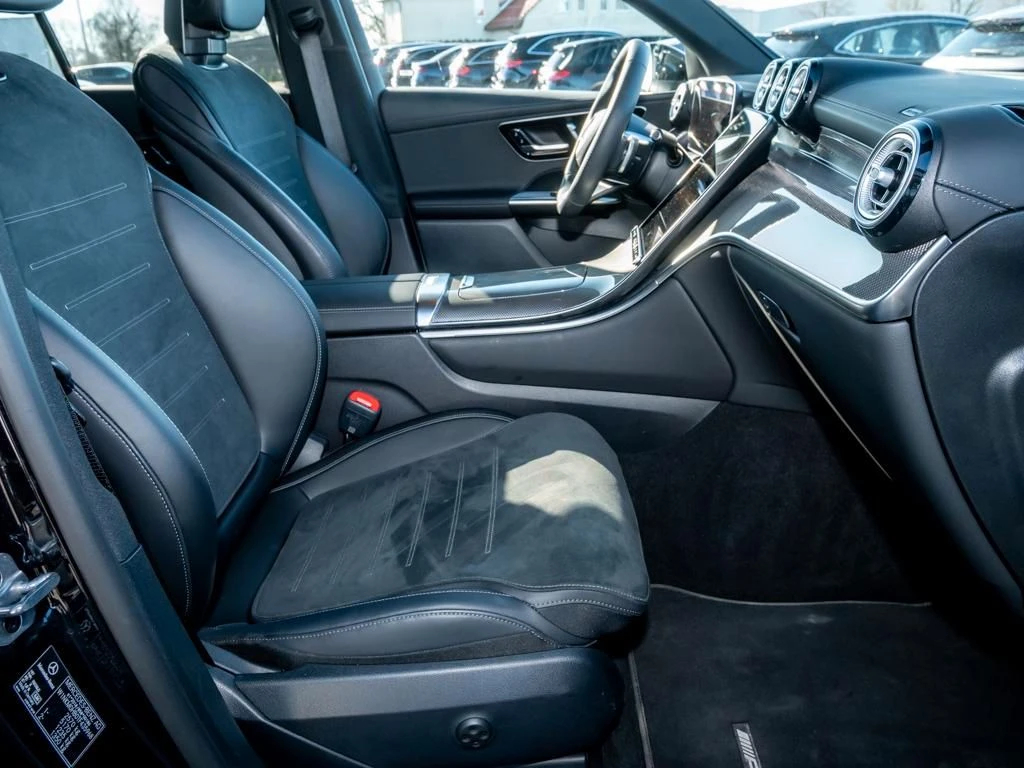 Mercedes-Benz-GLC 300 d-image-11