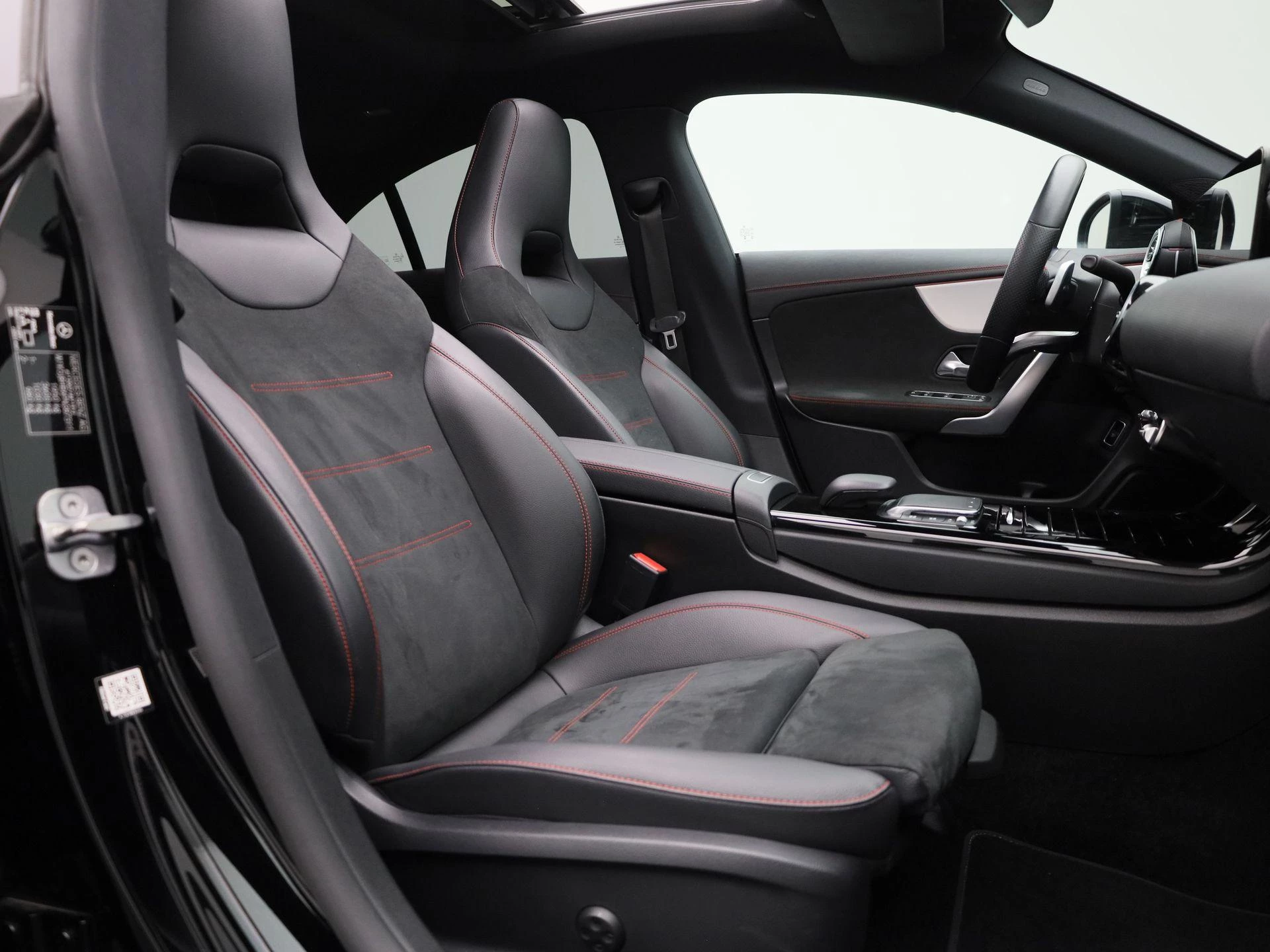Mercedes-Benz-CLA-image-37