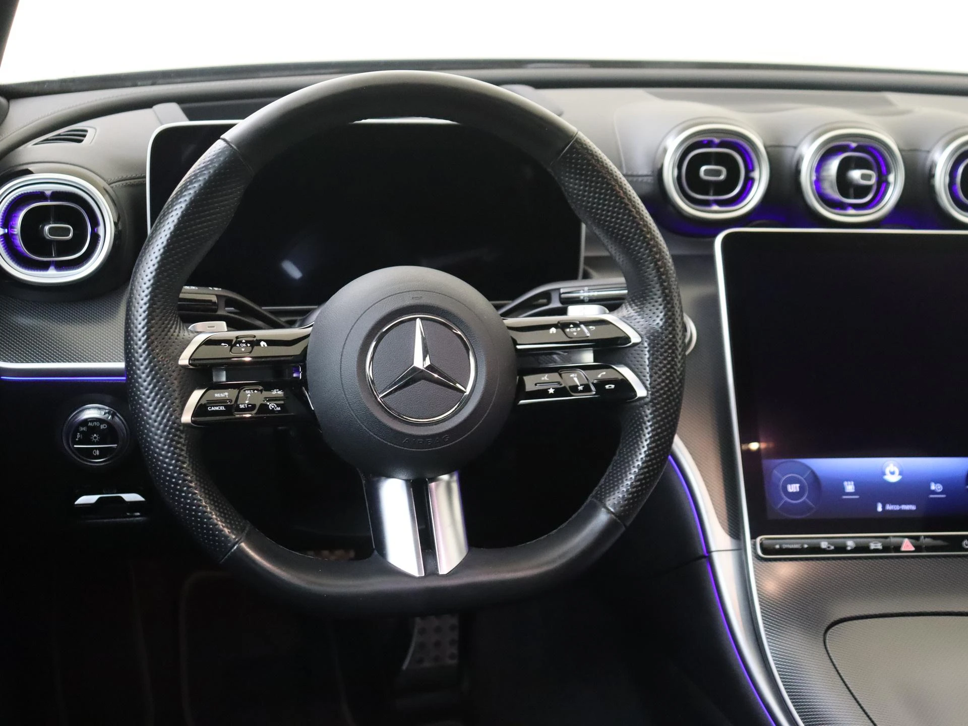 Mercedes-Benz-C-Klasse-image-9