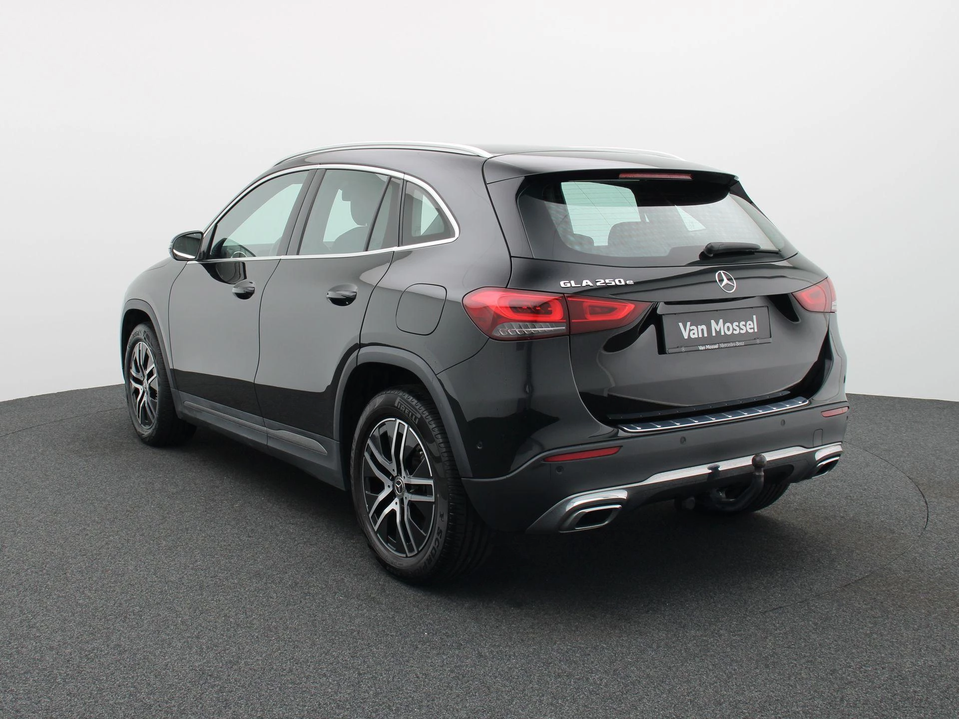 Mercedes-Benz GLA 250 e Luxury Line + LEDER + CARPLAY +