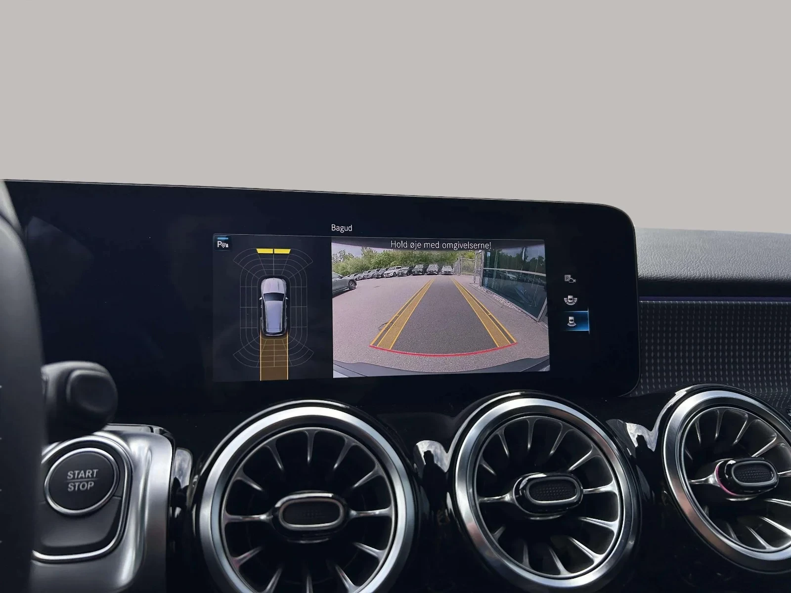 Mercedes-Benz-EQB-image-14