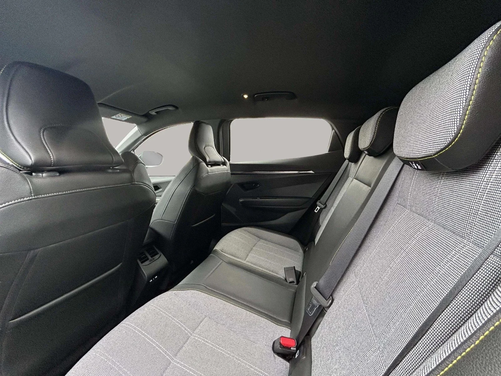 Renault-Megane E-Tech-image-13