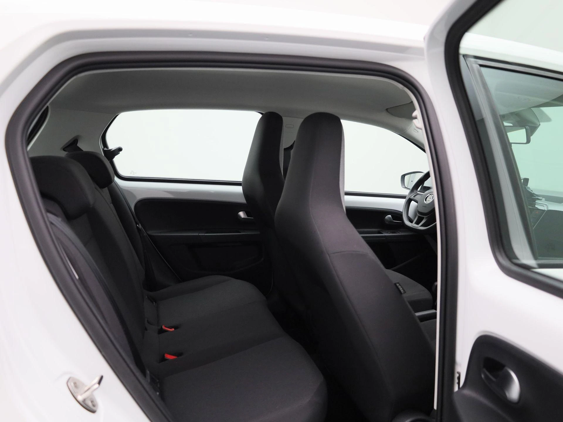 Volkswagen-up!-image-26