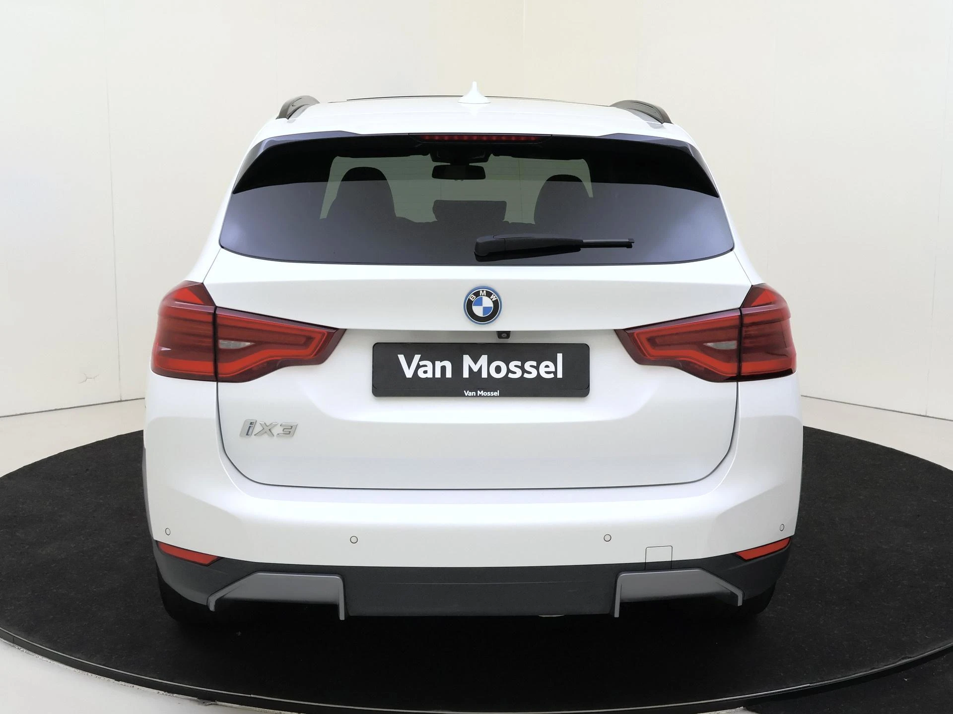 BMW-iX3-image-6
