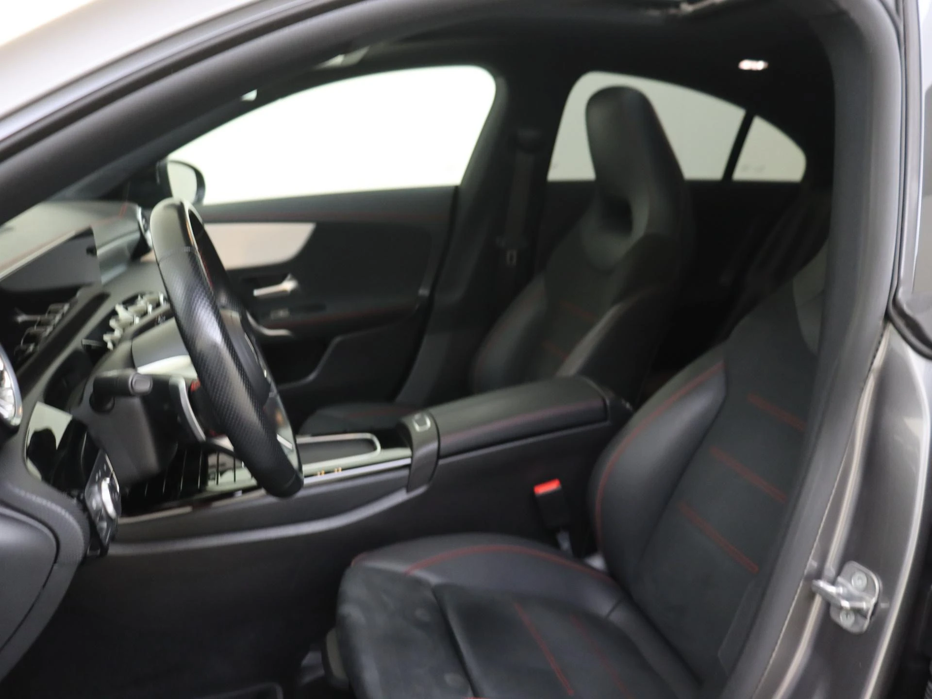 Mercedes-Benz-CLA-image-2