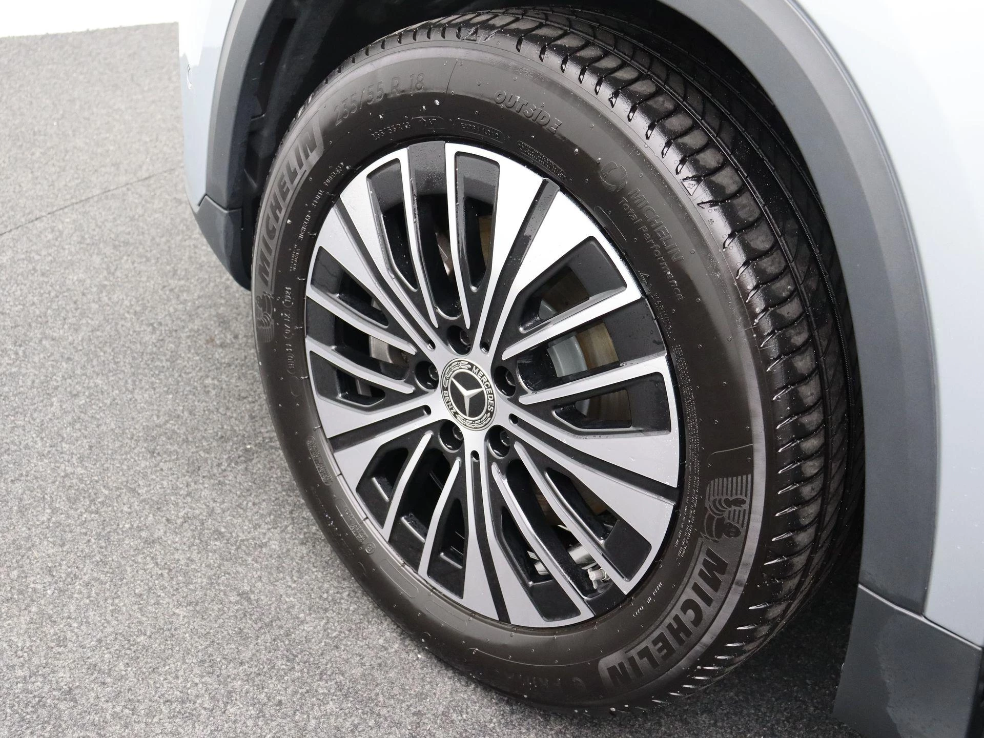 Mercedes-Benz EQA 250+ Business Line + CARPLAY + LED + CAMERA +