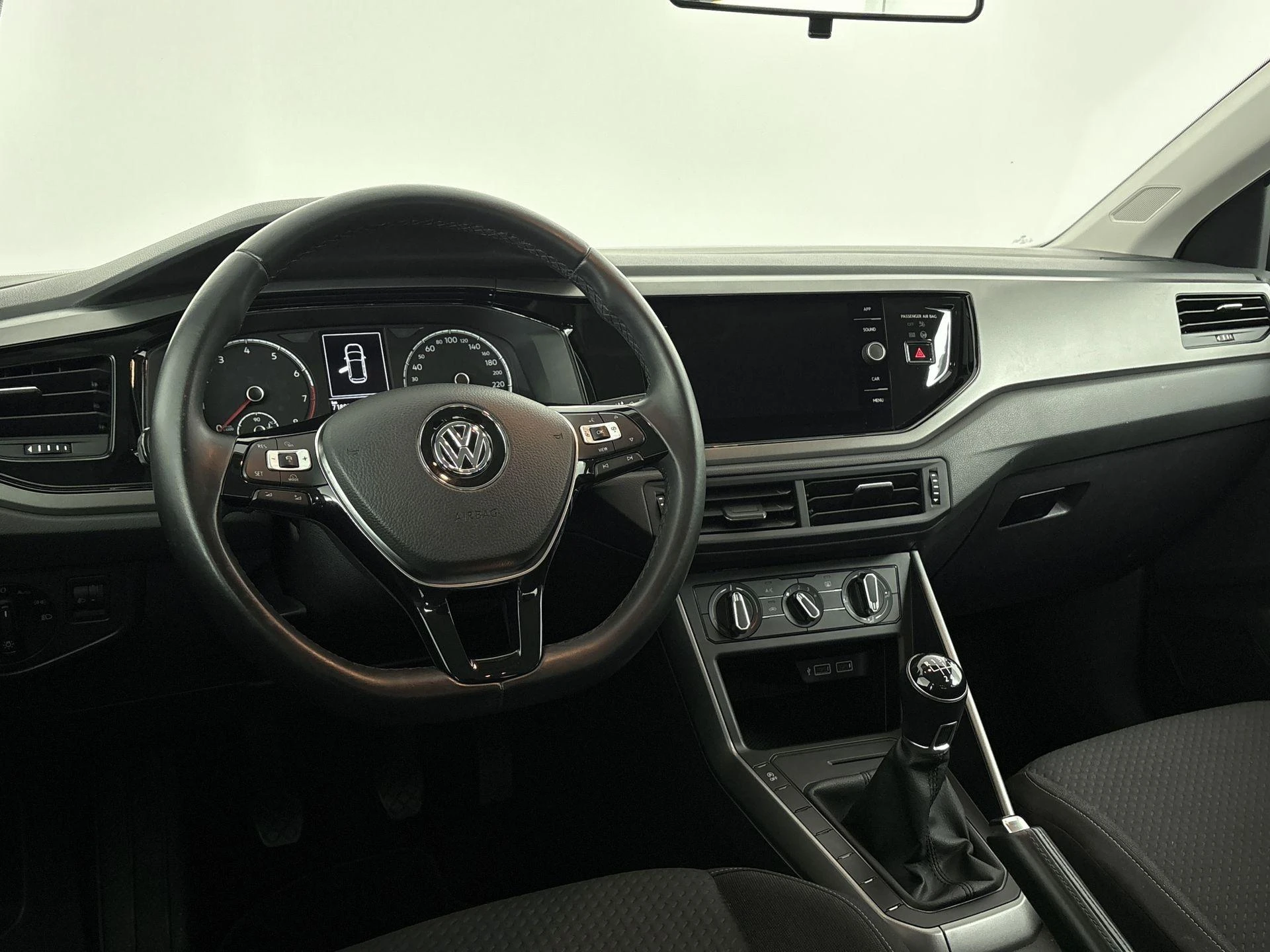 Volkswagen-Polo-image-17