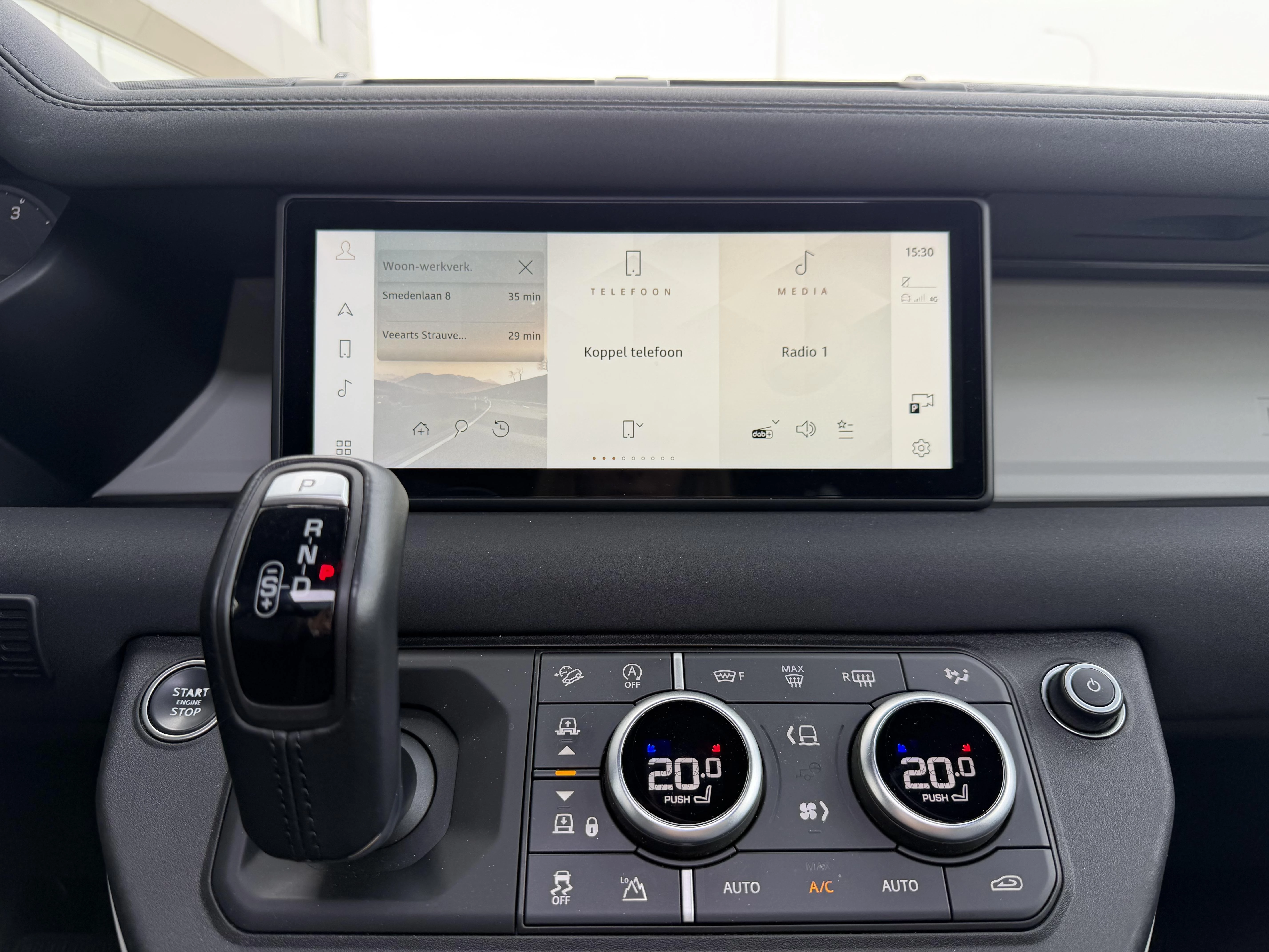 Land Rover Defender 110 D250 SE AWD