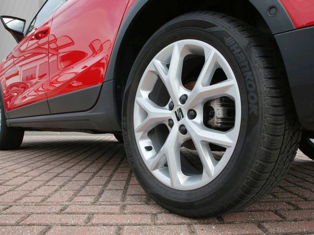 SEAT Arona 1.0 TSI FR 17" Navi+Full Link LED RFK+PDC