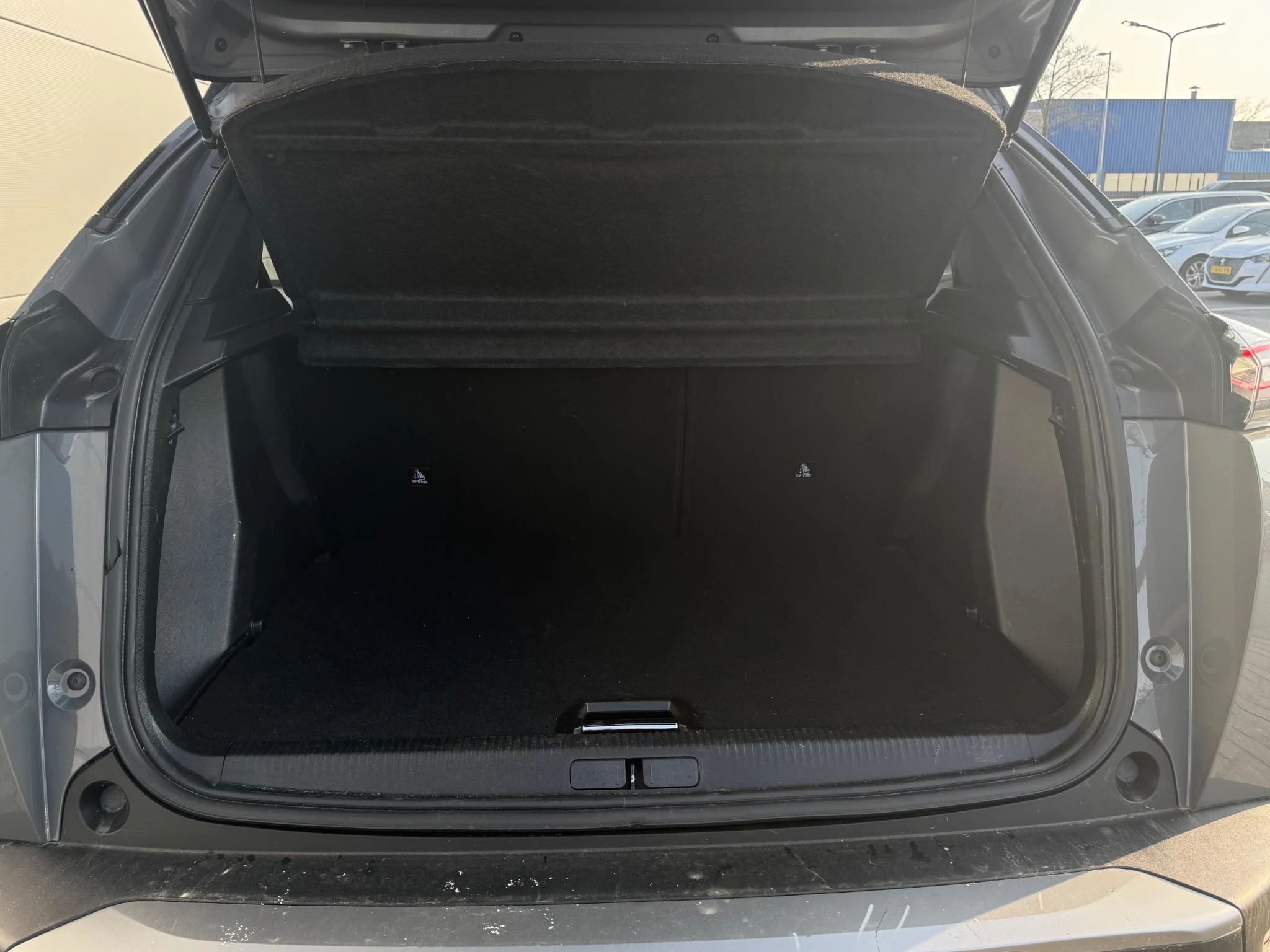 Peugeot-e-2008-image-23