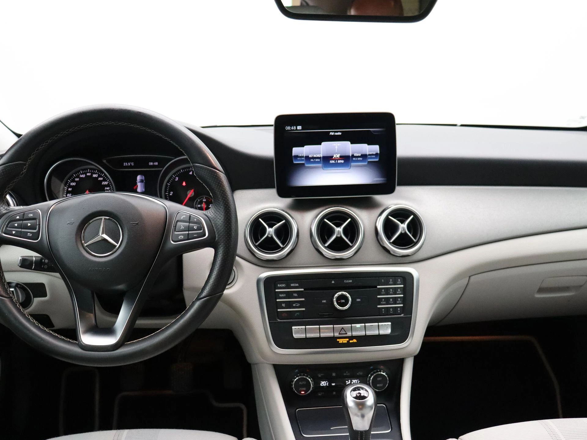 Mercedes-Benz GLA 200 d Business Solution + LED + AUTO AIRCO + CAMERA +