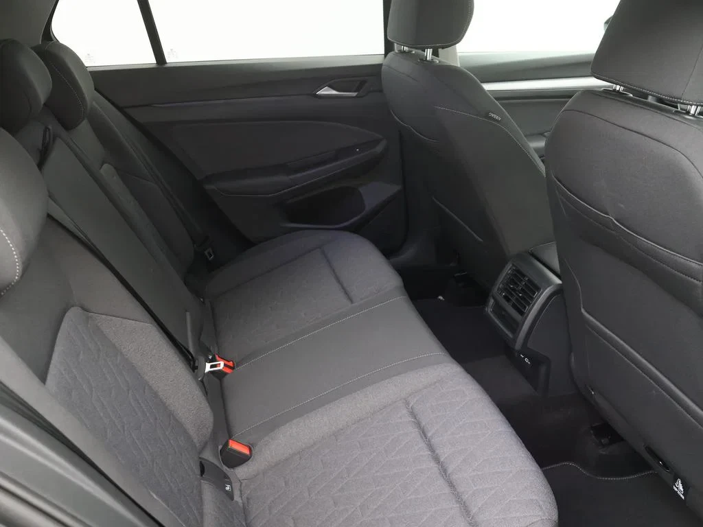 Volkswagen-Golf-image-12
