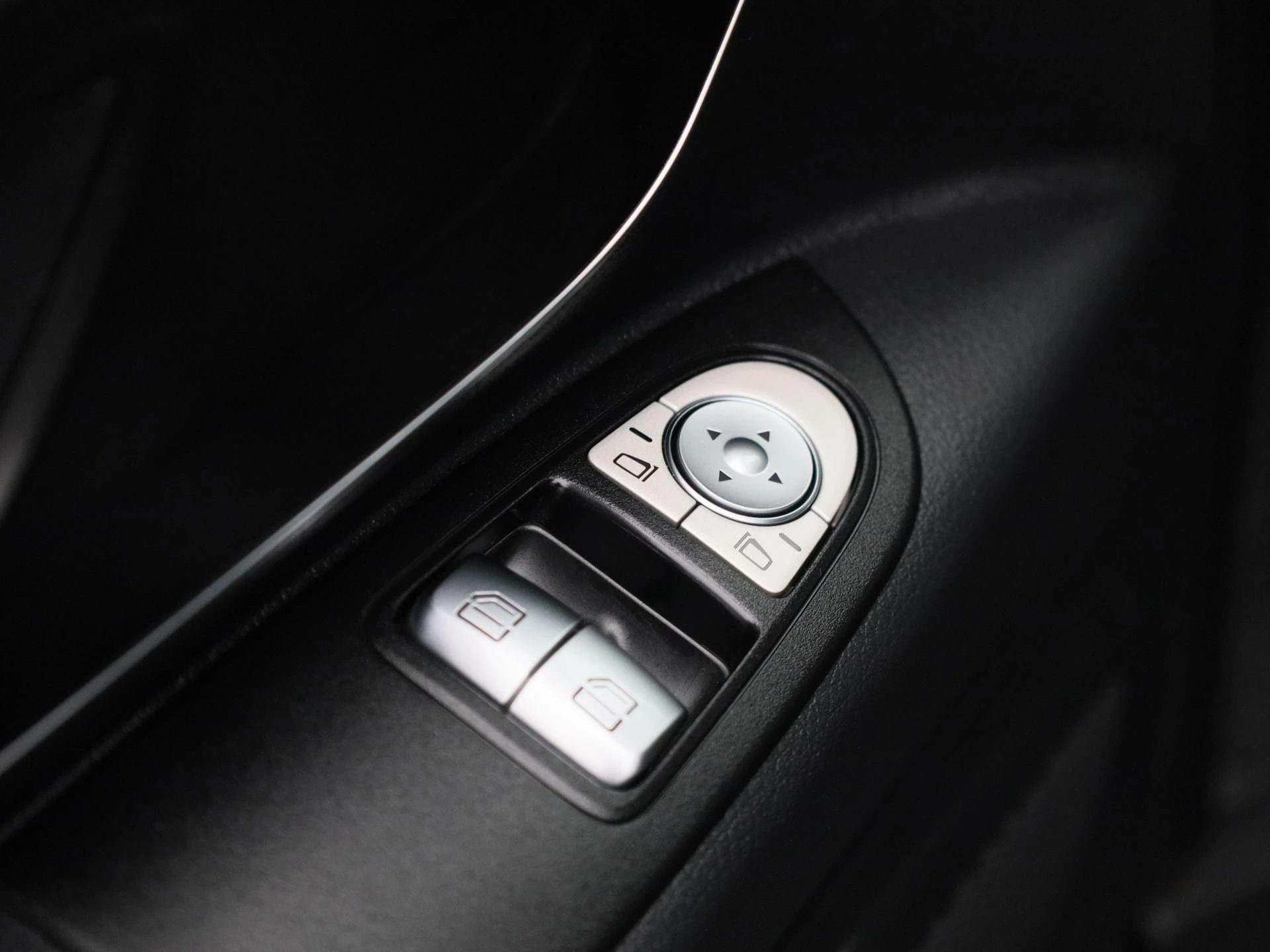 Mercedes-Benz-Vito-image-28