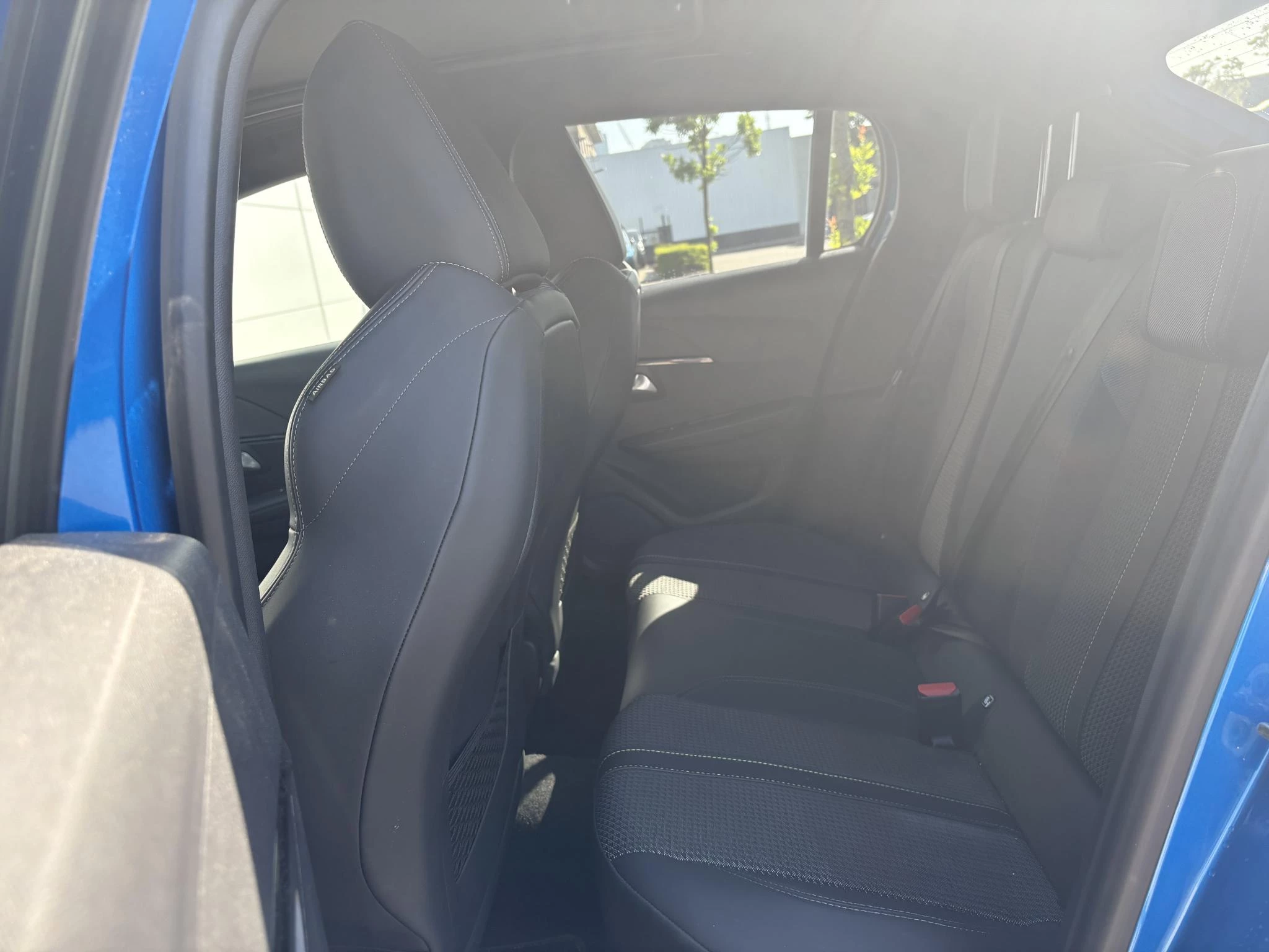 Peugeot-208-image-24