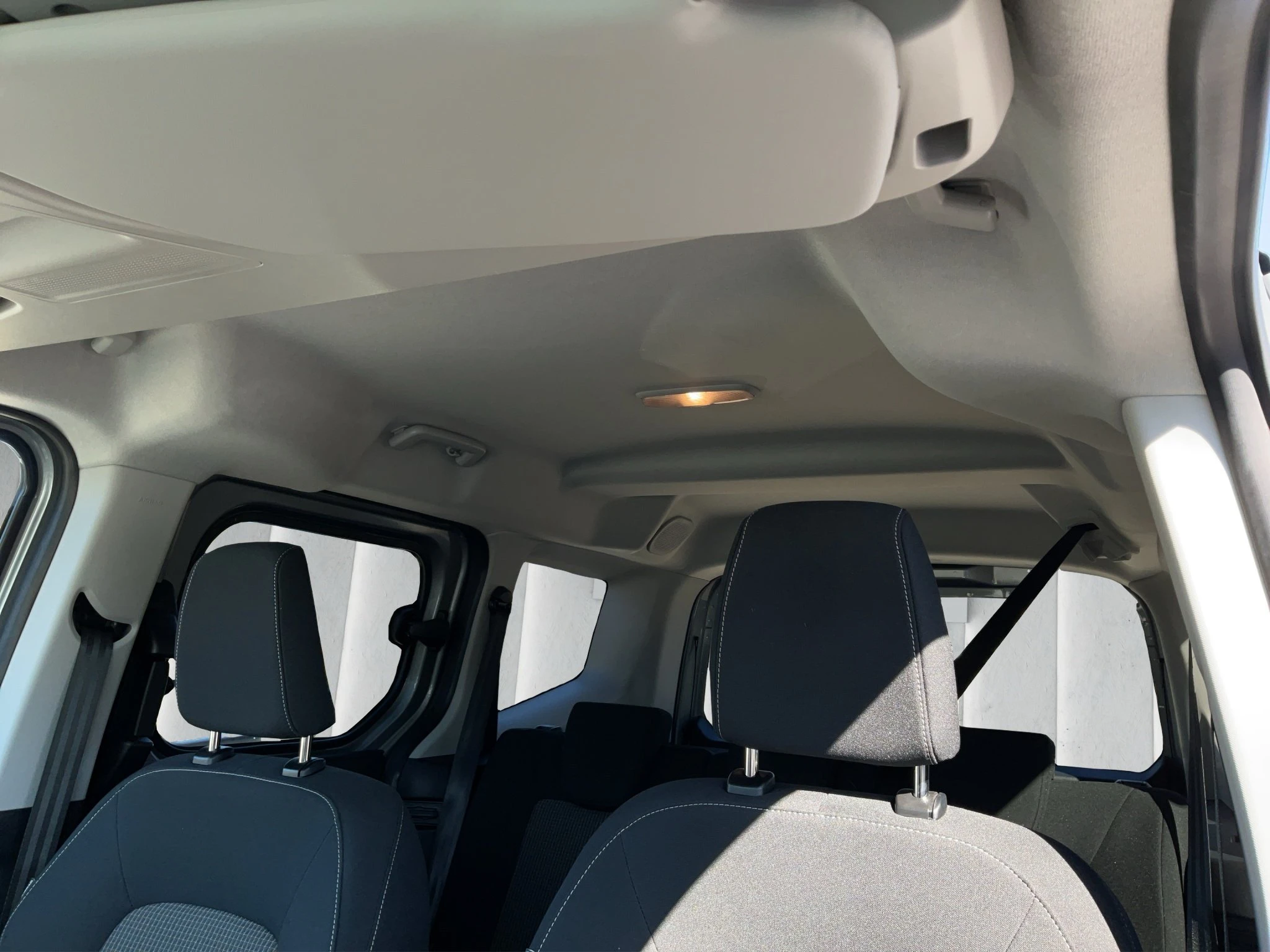 Ford-Tourneo Courier-image-15