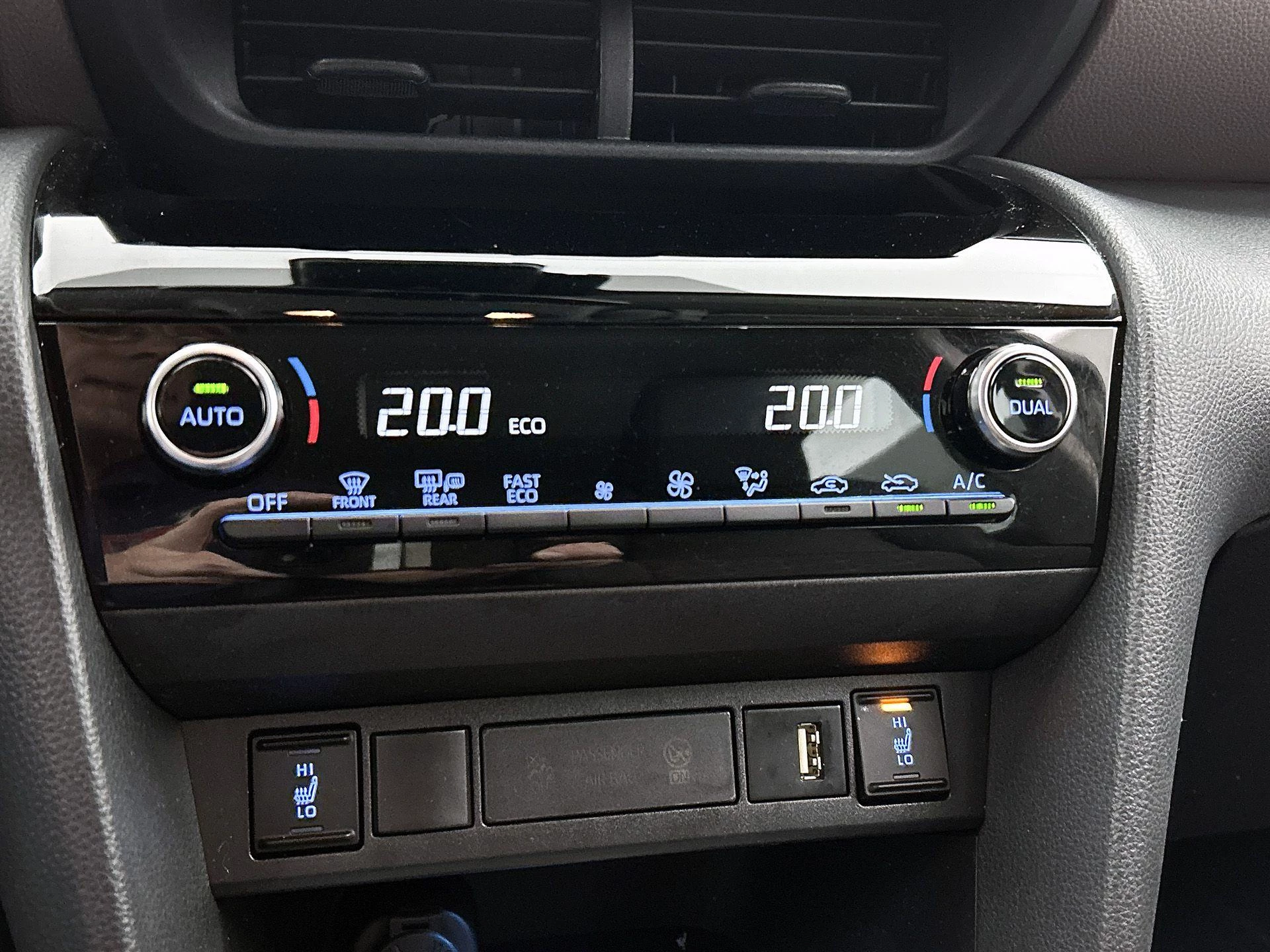 Toyota-Yaris Cross-image-17