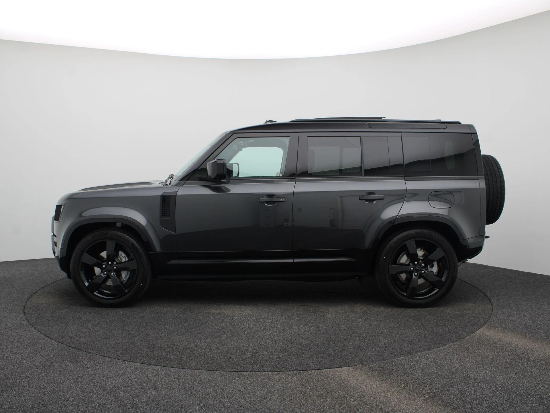 Land Rover-Defender-image-3
