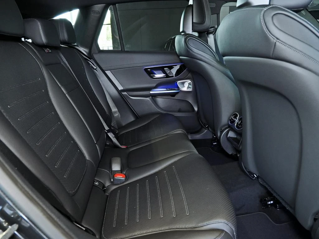 Mercedes-Benz-GLC 220 d-image-15