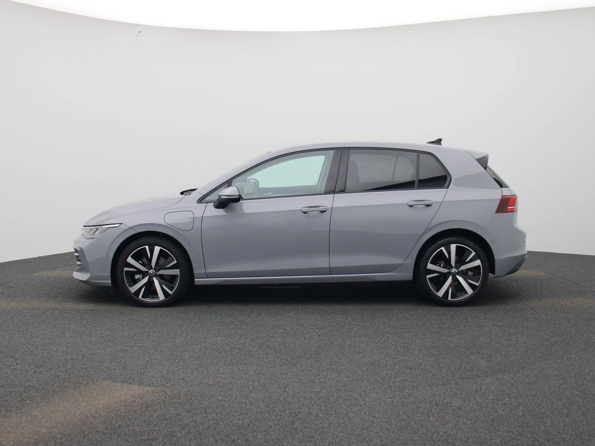 Volkswagen-Golf-image-3