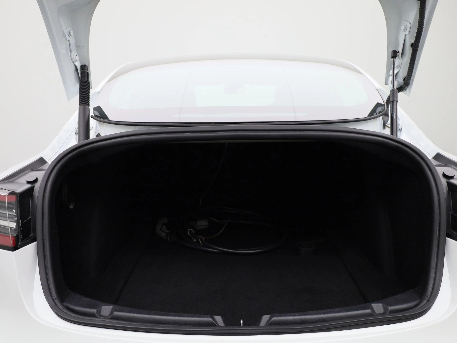 Tesla-Model 3-image-11