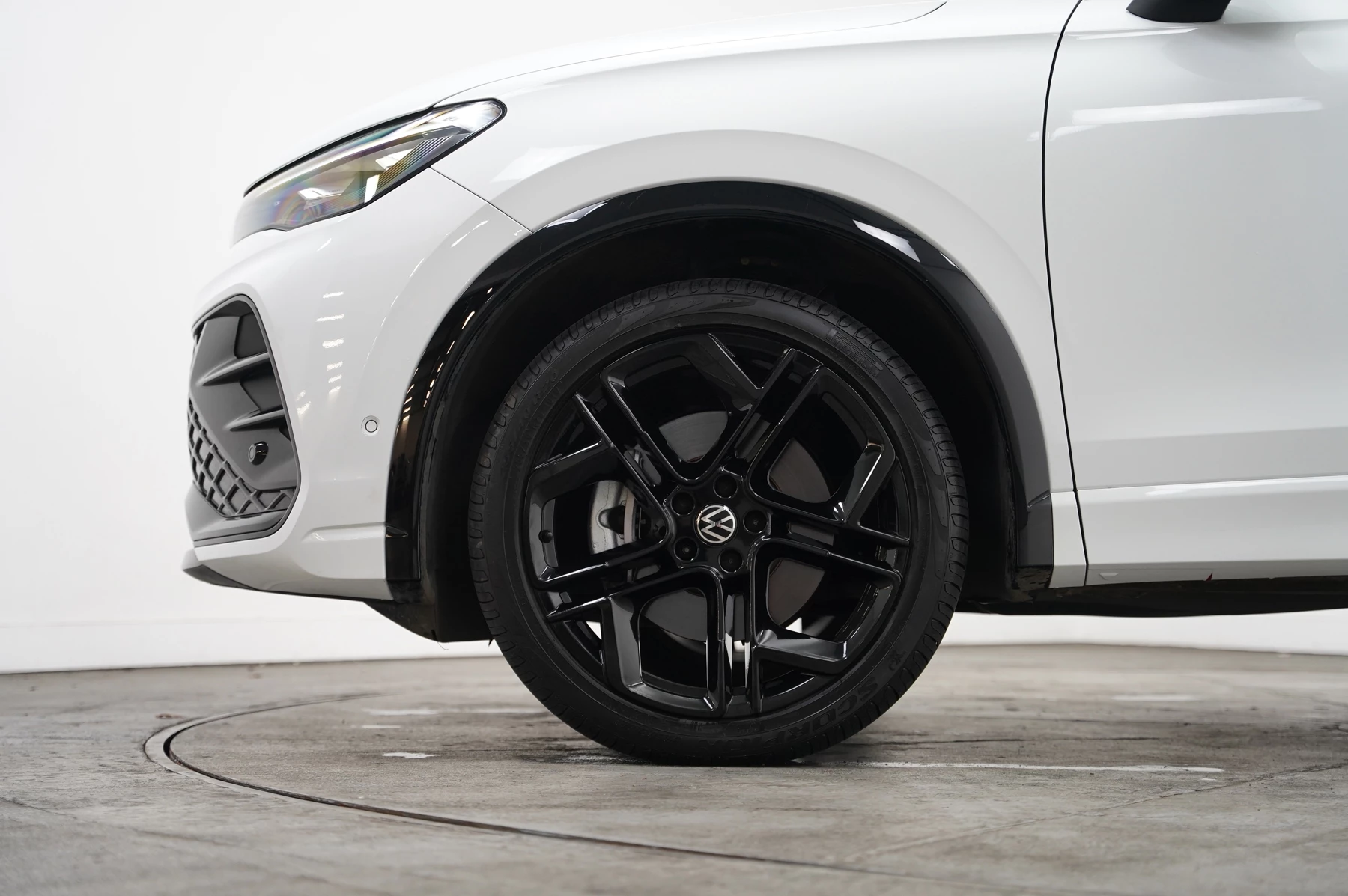 Volkswagen-Tiguan-image-4