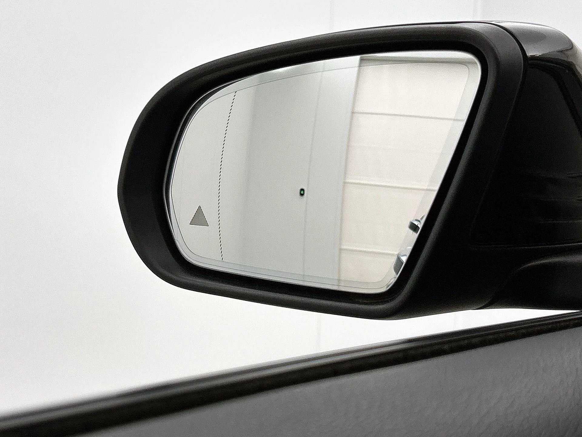 Mercedes-Benz-GLC-image-24