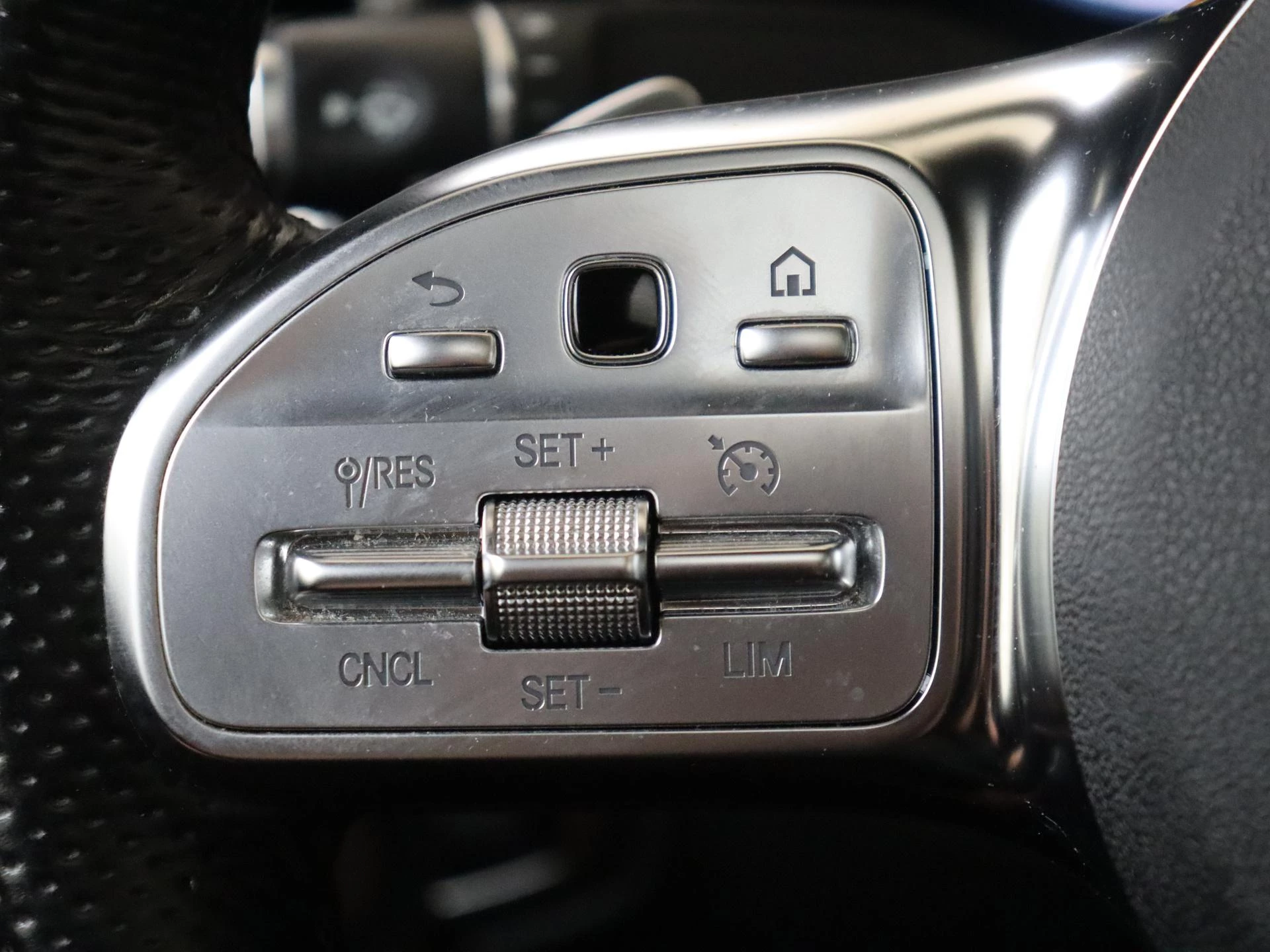 Mercedes-Benz-GLC-image-13