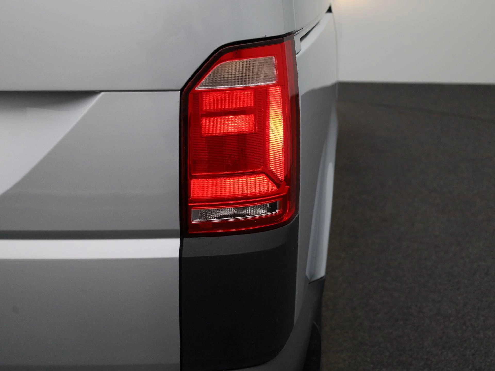 Volkswagen-Transporter-image-27