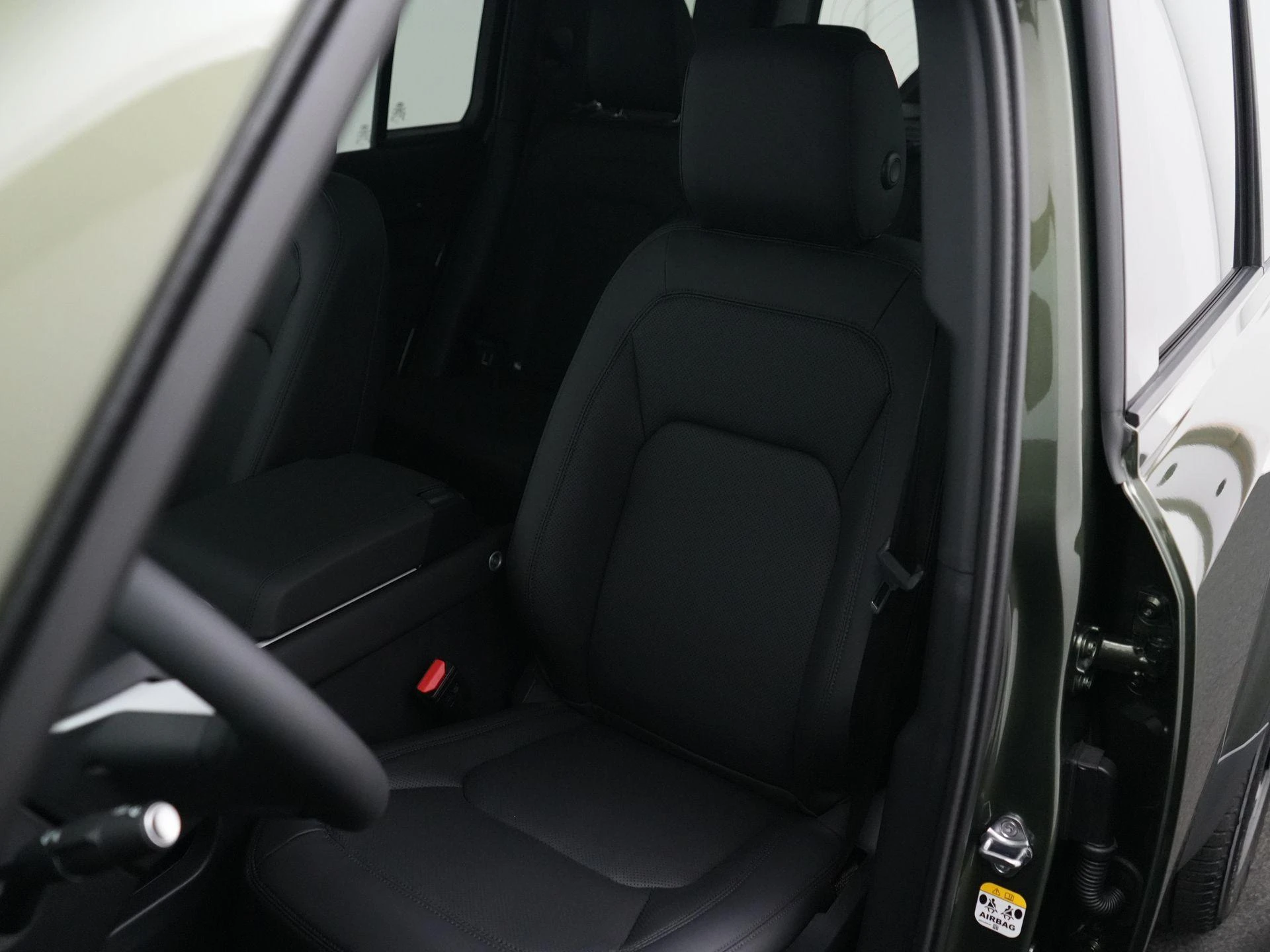 Land Rover-Defender-image-7