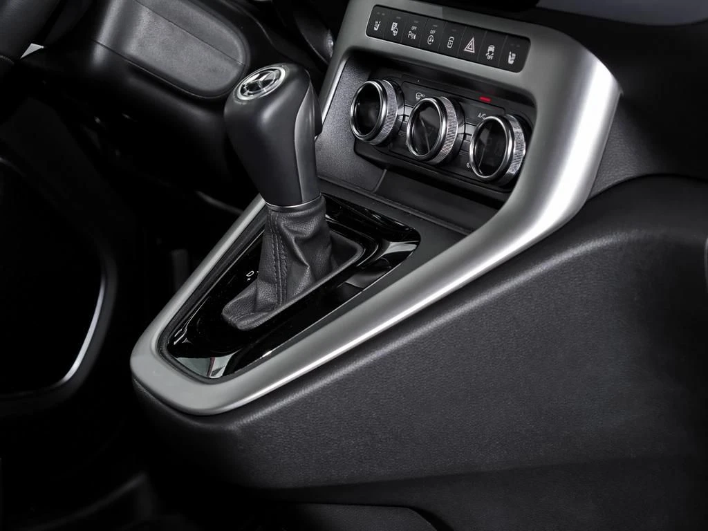 Mercedes-Benz-T-Klasse 180 d-image-12