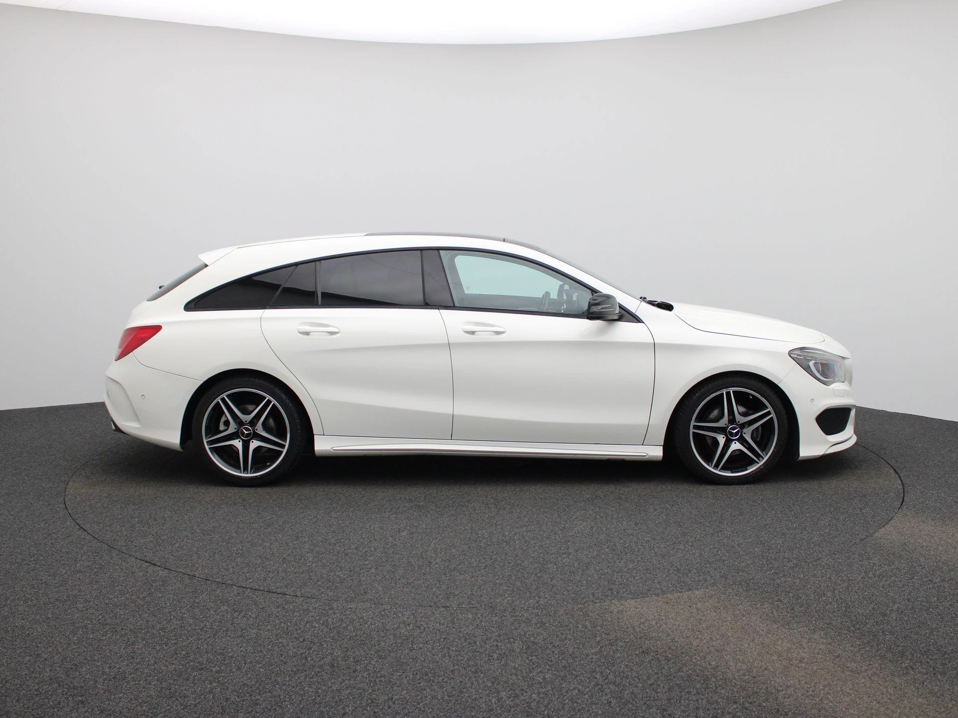 Mercedes-Benz-CLA-image-5