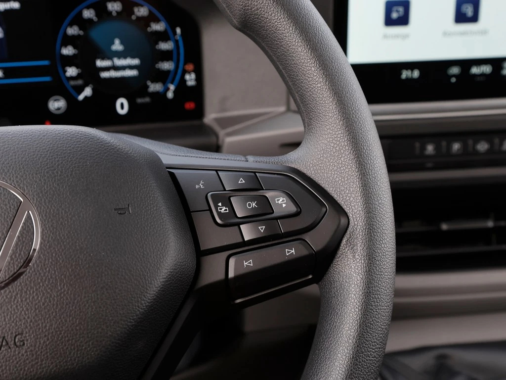 Volkswagen-Transporter-image-11