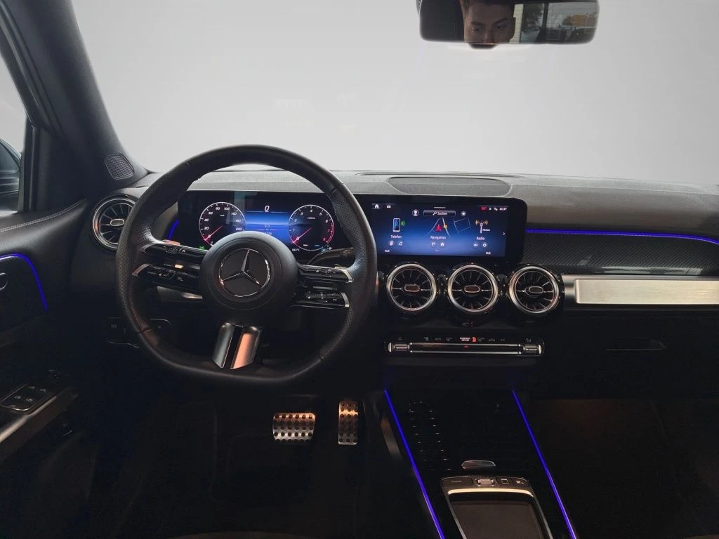 Mercedes-Benz-GLB 200-image-10