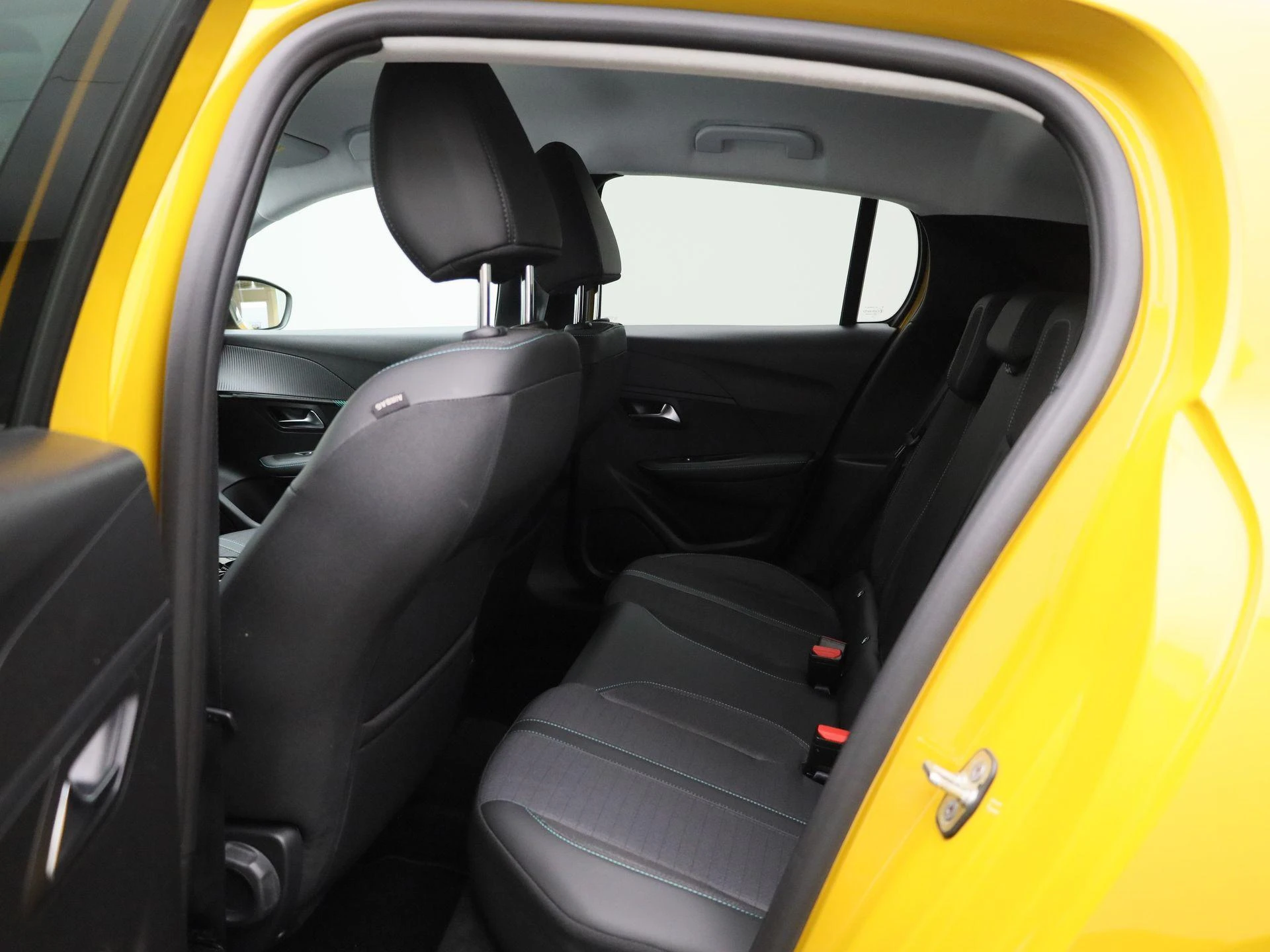 Peugeot 208 - 10