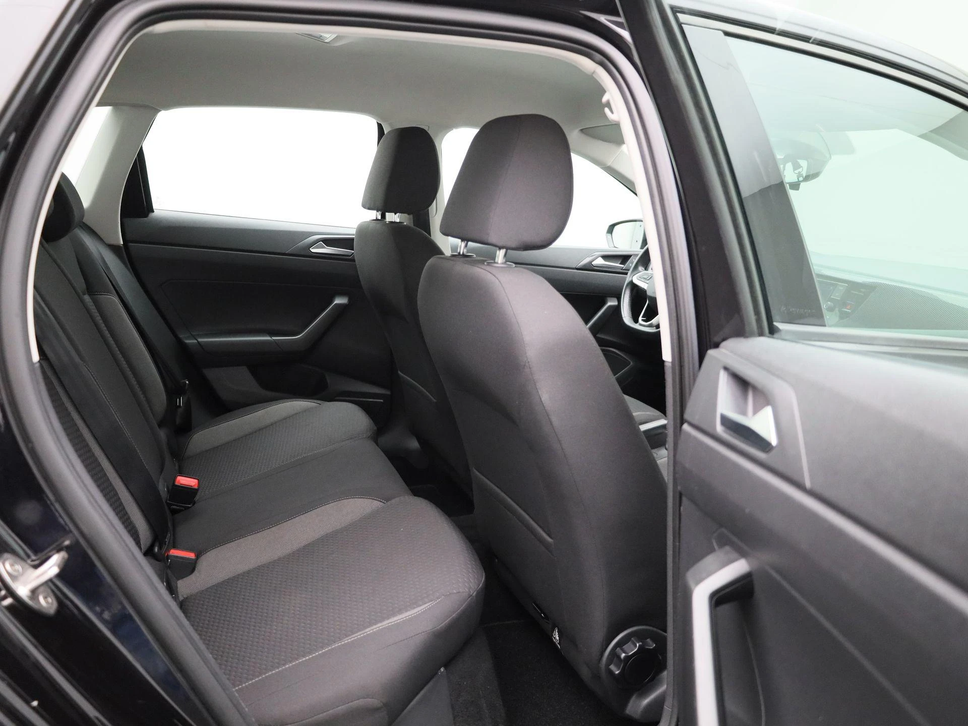 Volkswagen-Polo-image-35