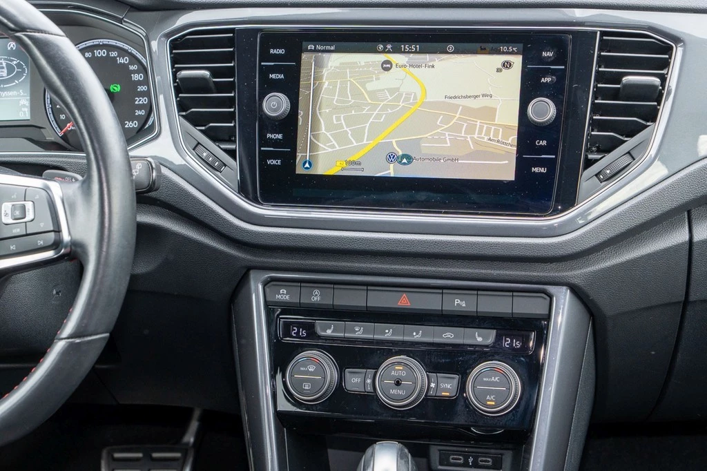 Volkswagen T-Roc 1.5 TSI DSG Sport *Navi*AHK*Kessy*ACC*PDC*Climatronic*Sitzhzg*