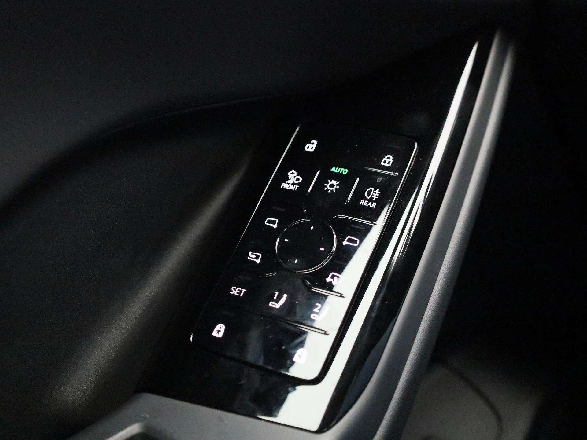Audi-Q6 e-tron-image-32