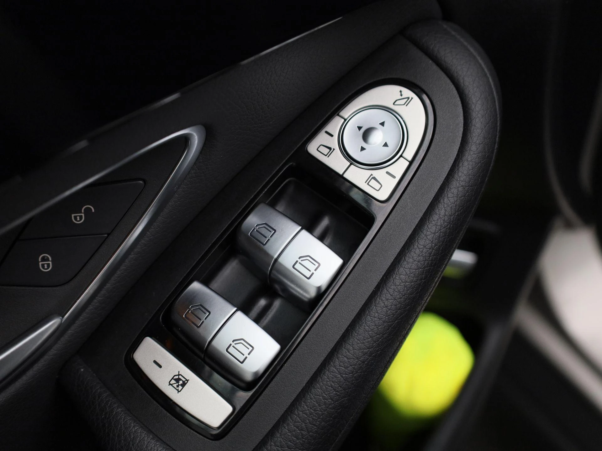 Mercedes-Benz-GLC-image-29