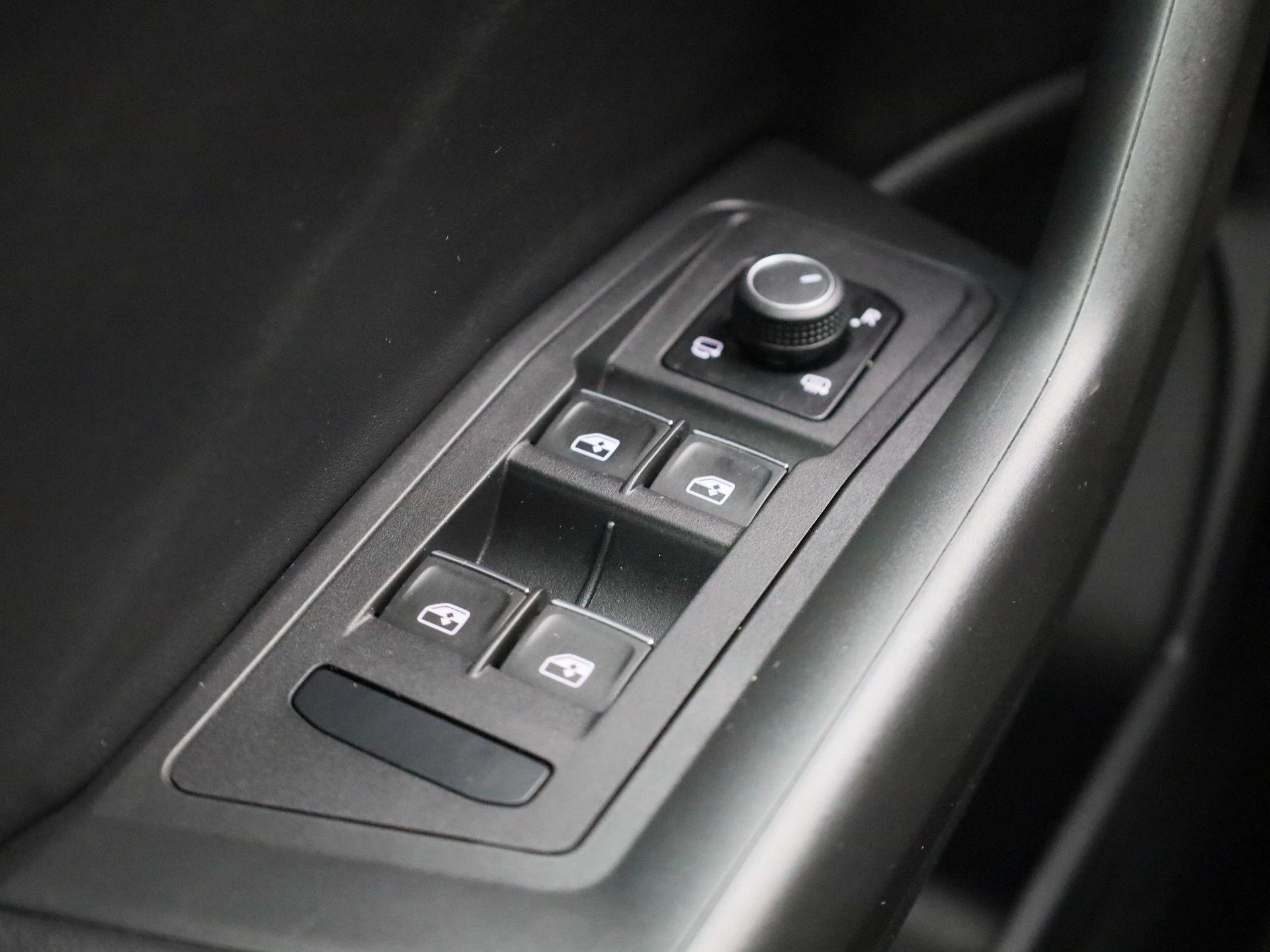 Volkswagen-T-Roc-image-35