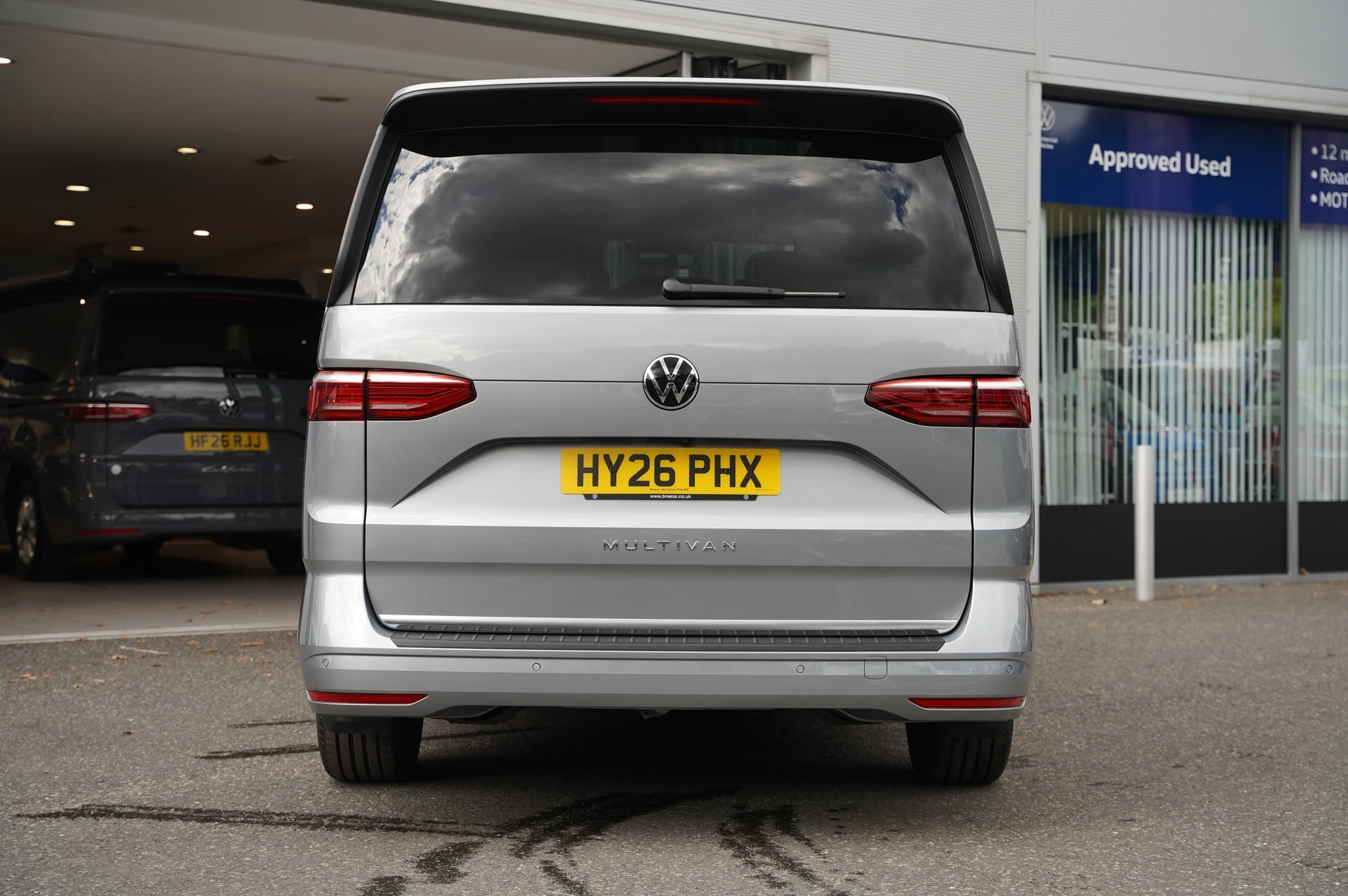 Volkswagen-Multivan-image-12