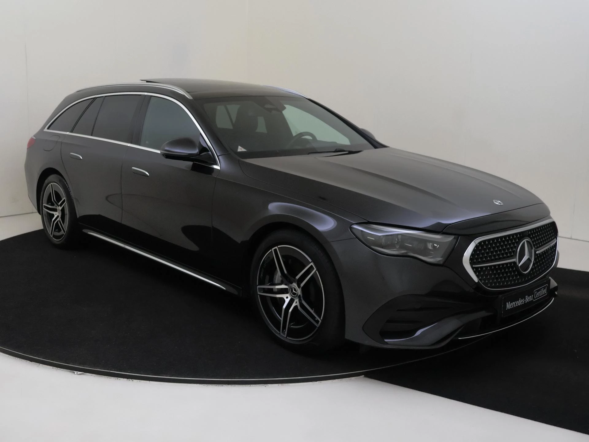 Mercedes-Benz-E-Klasse-image-1