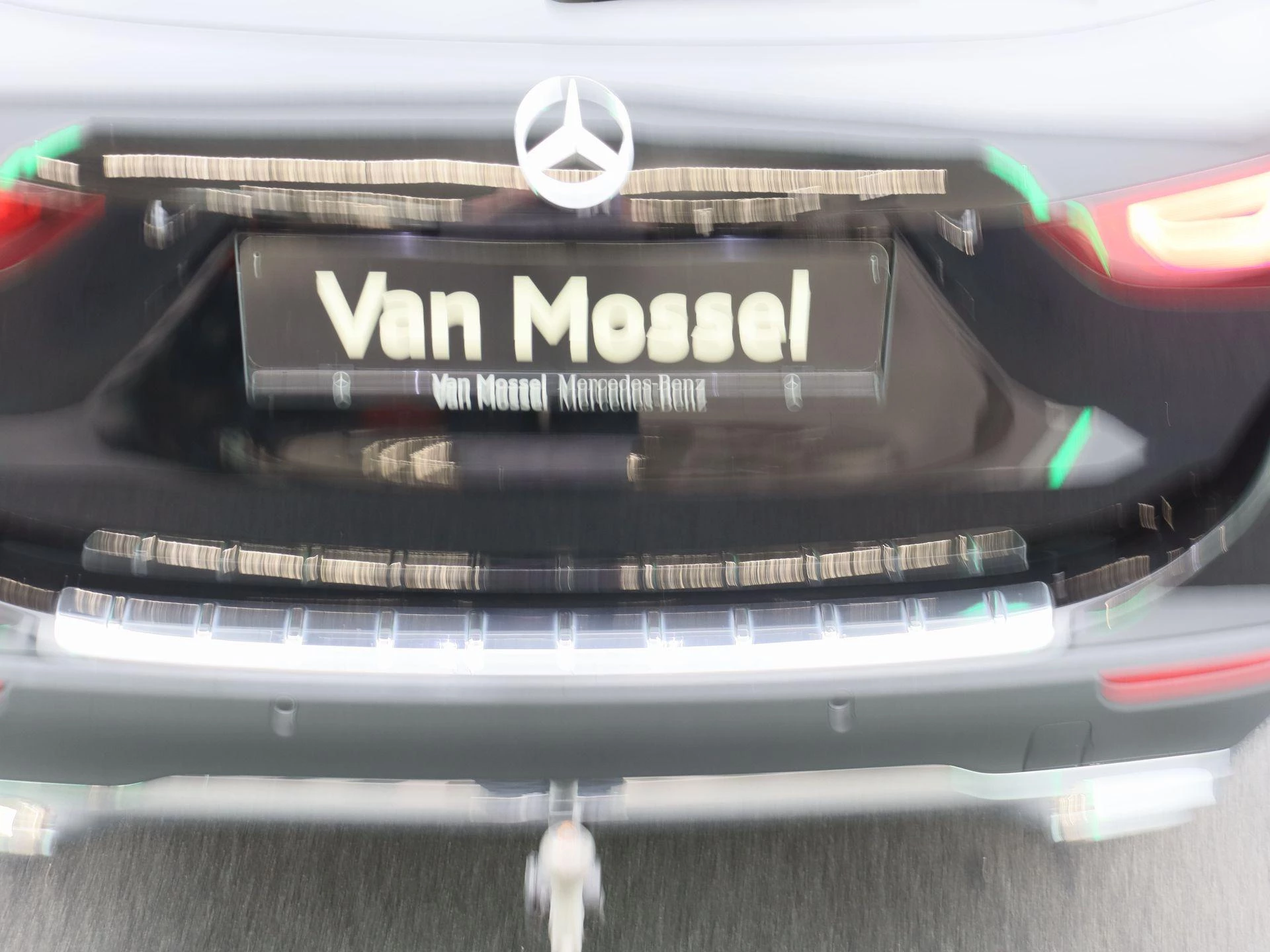 Mercedes-Benz GLA 180 Business Line + TREKHAAK + CAMERA + LED +