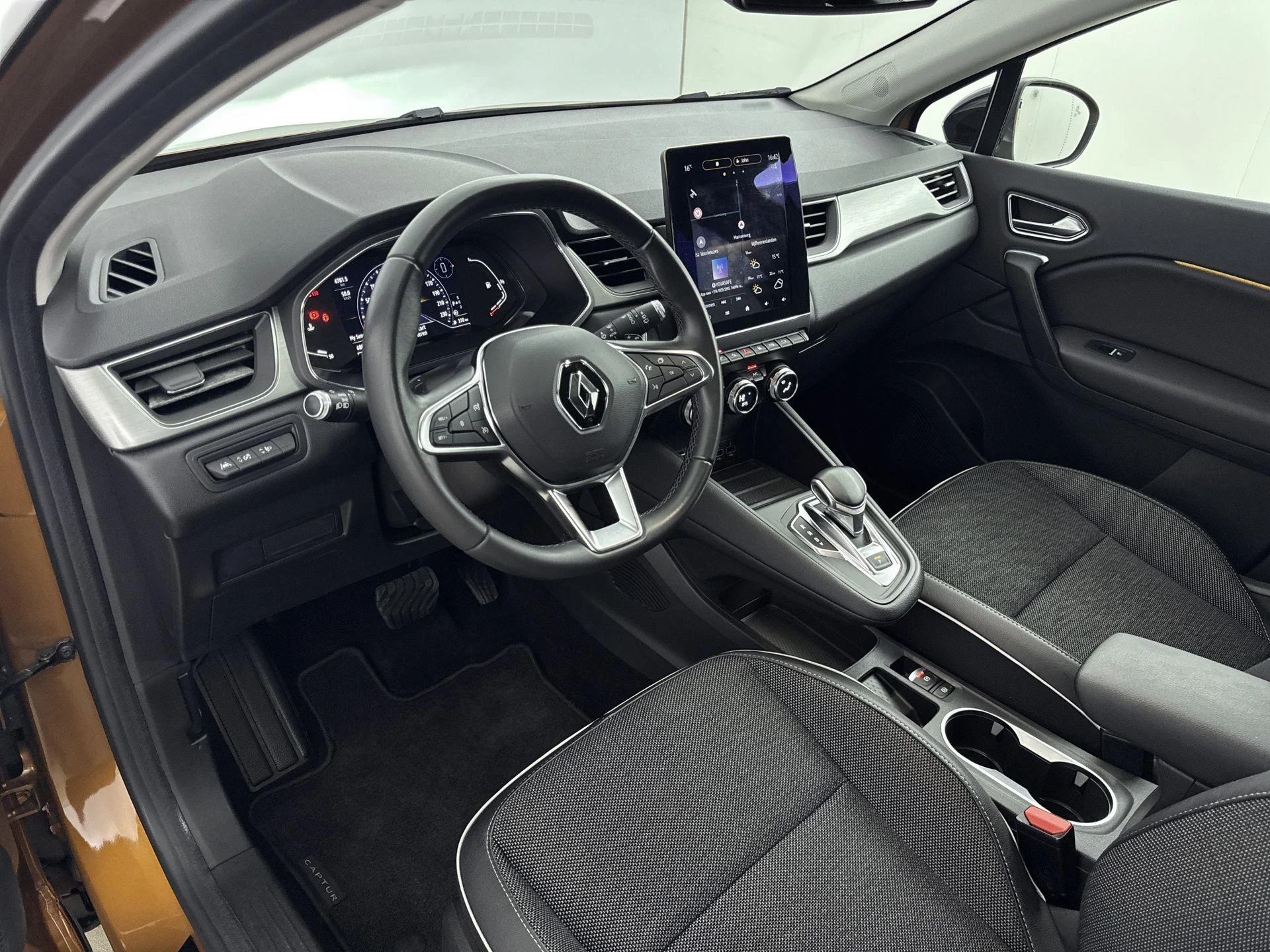 Renault-Captur-image-16