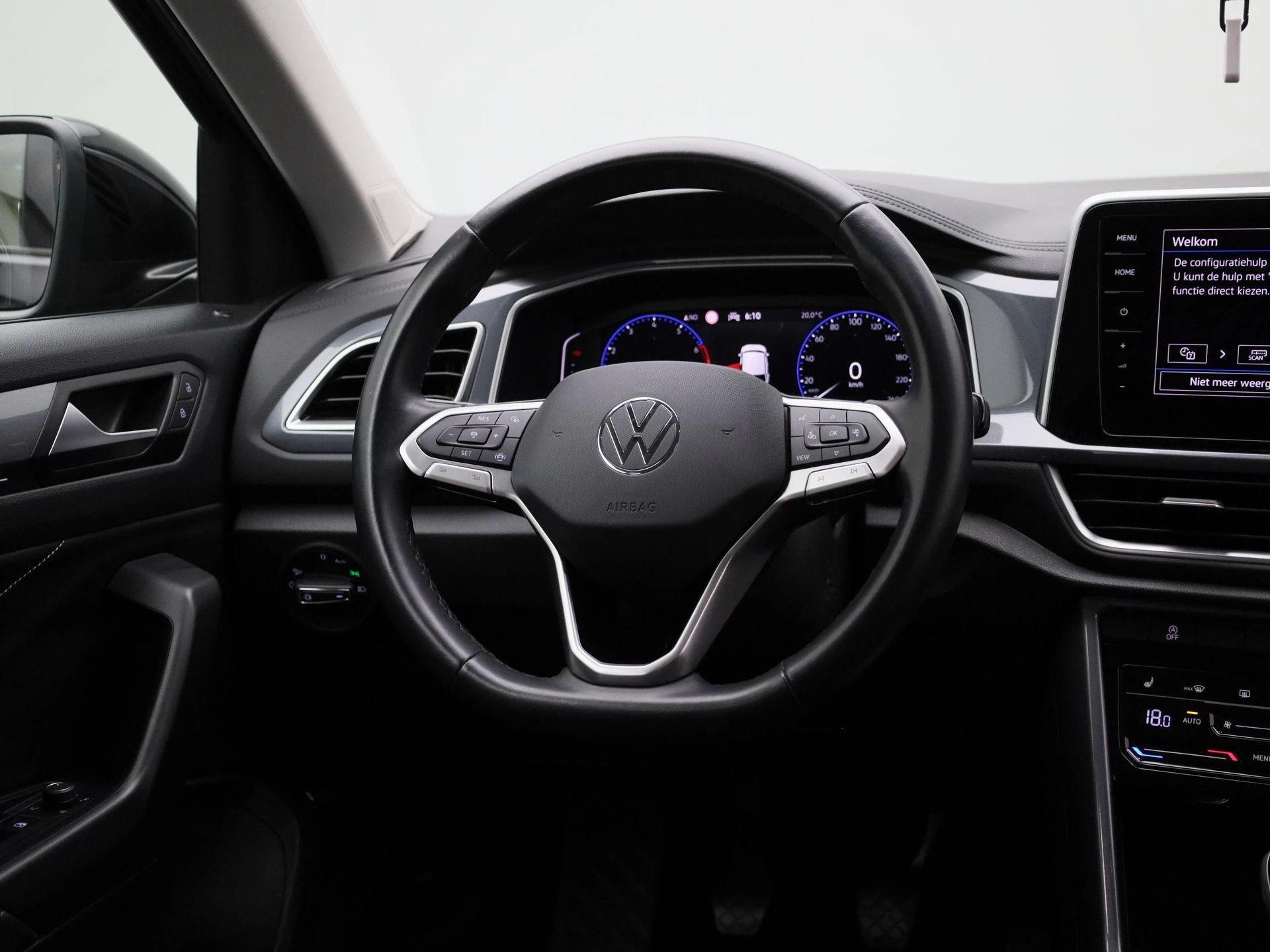 Volkswagen-T-Roc-image-8