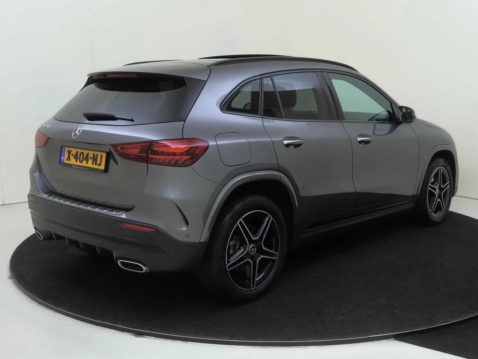 Mercedes-Benz-GLA-image-1