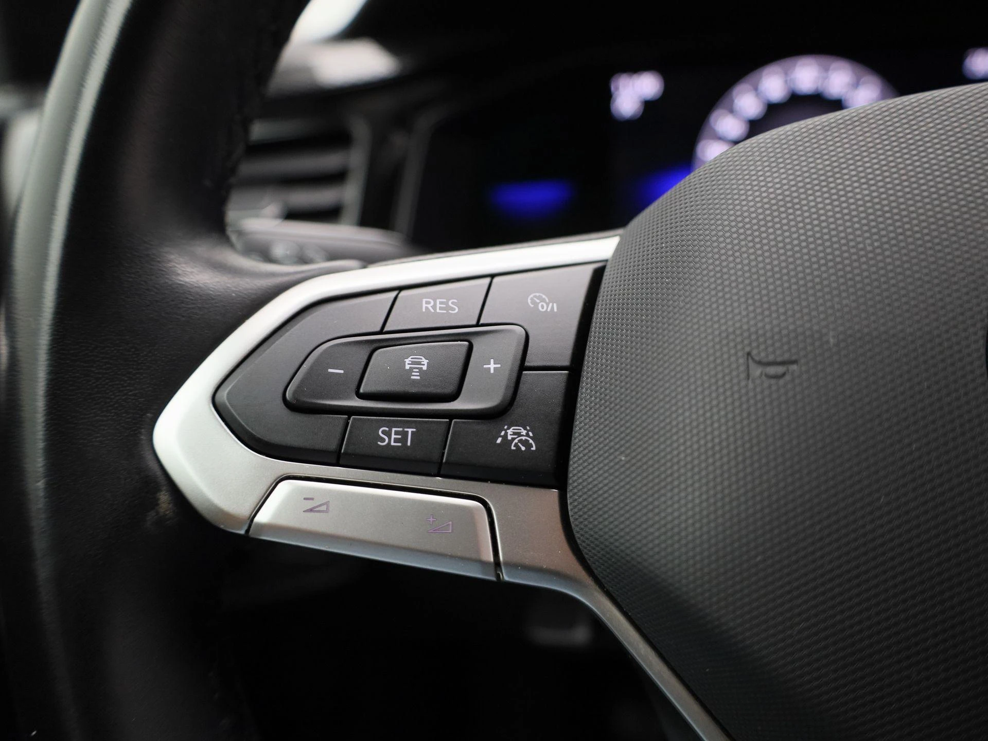 Volkswagen-Polo-image-16