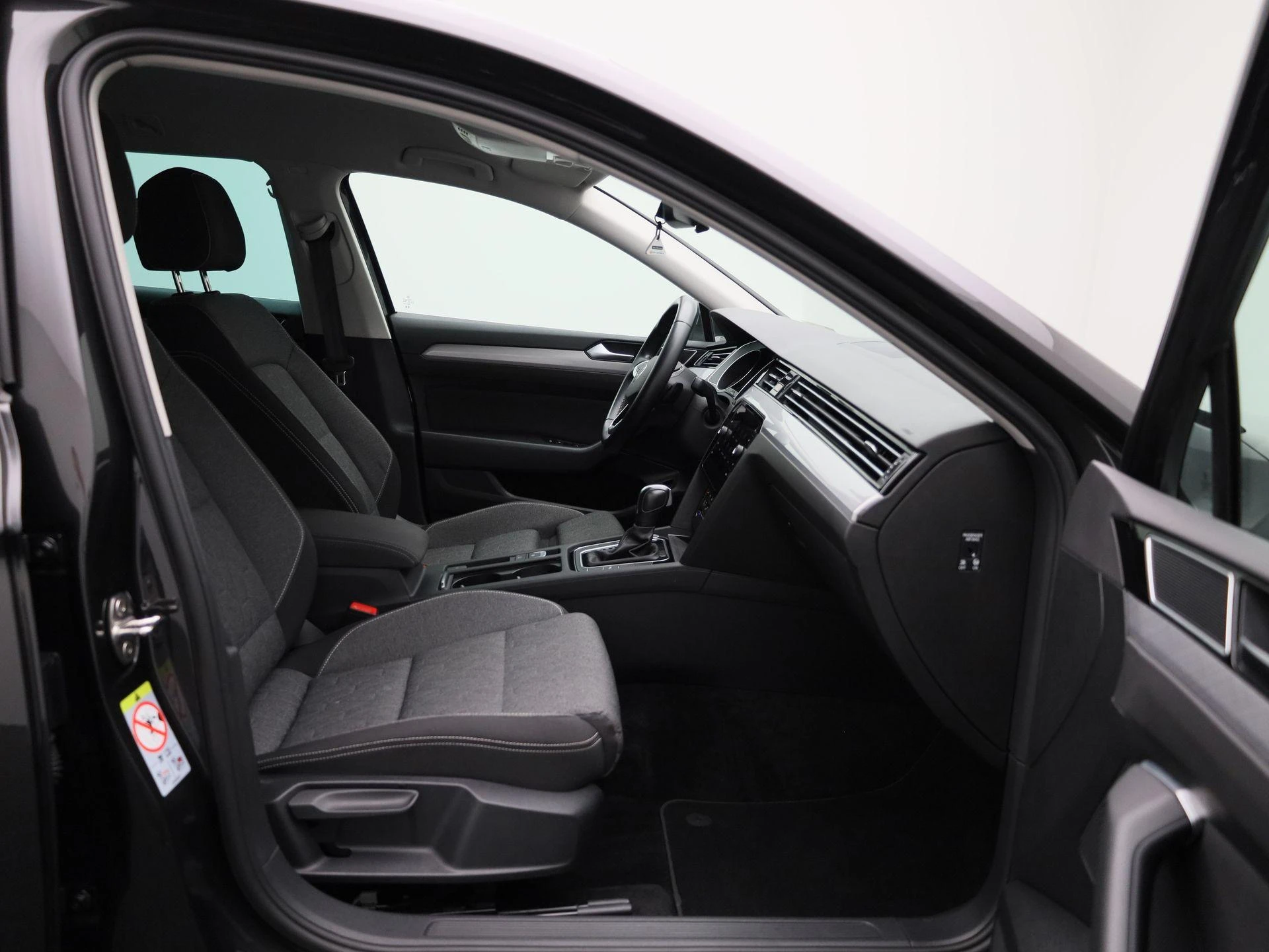 Volkswagen-Passat-image-38