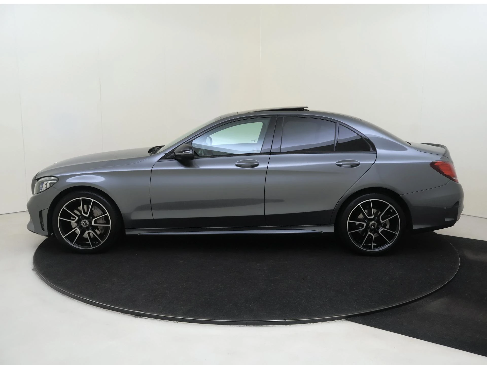 Mercedes-Benz-C-Klasse-image-9
