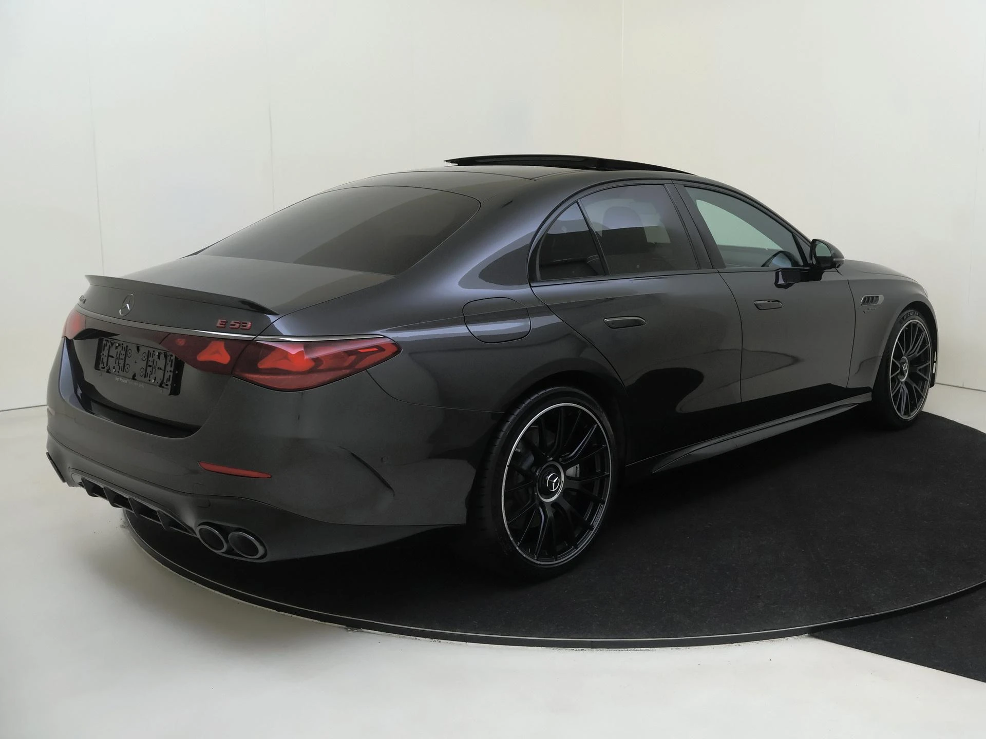 Mercedes-Benz-E-Klasse-image-3
